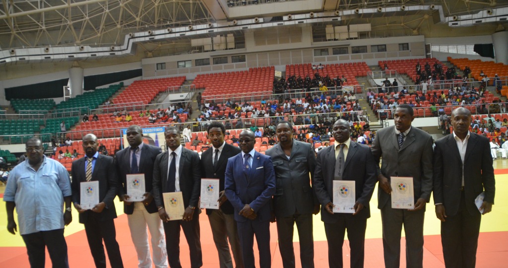 photo avec les laureats